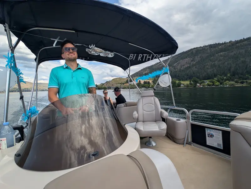 Pontoon boat with its driver at the helm